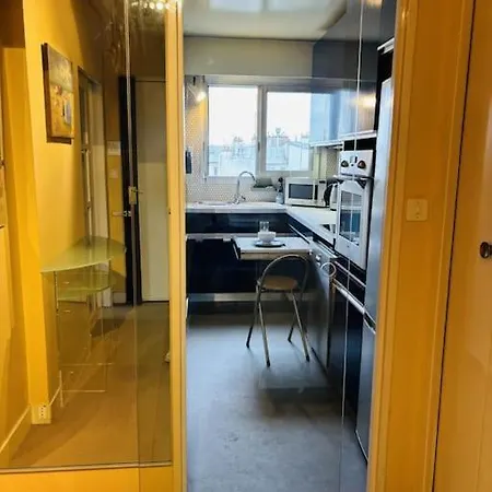 Cosy Pere Lachaise-parking Prive Apartment